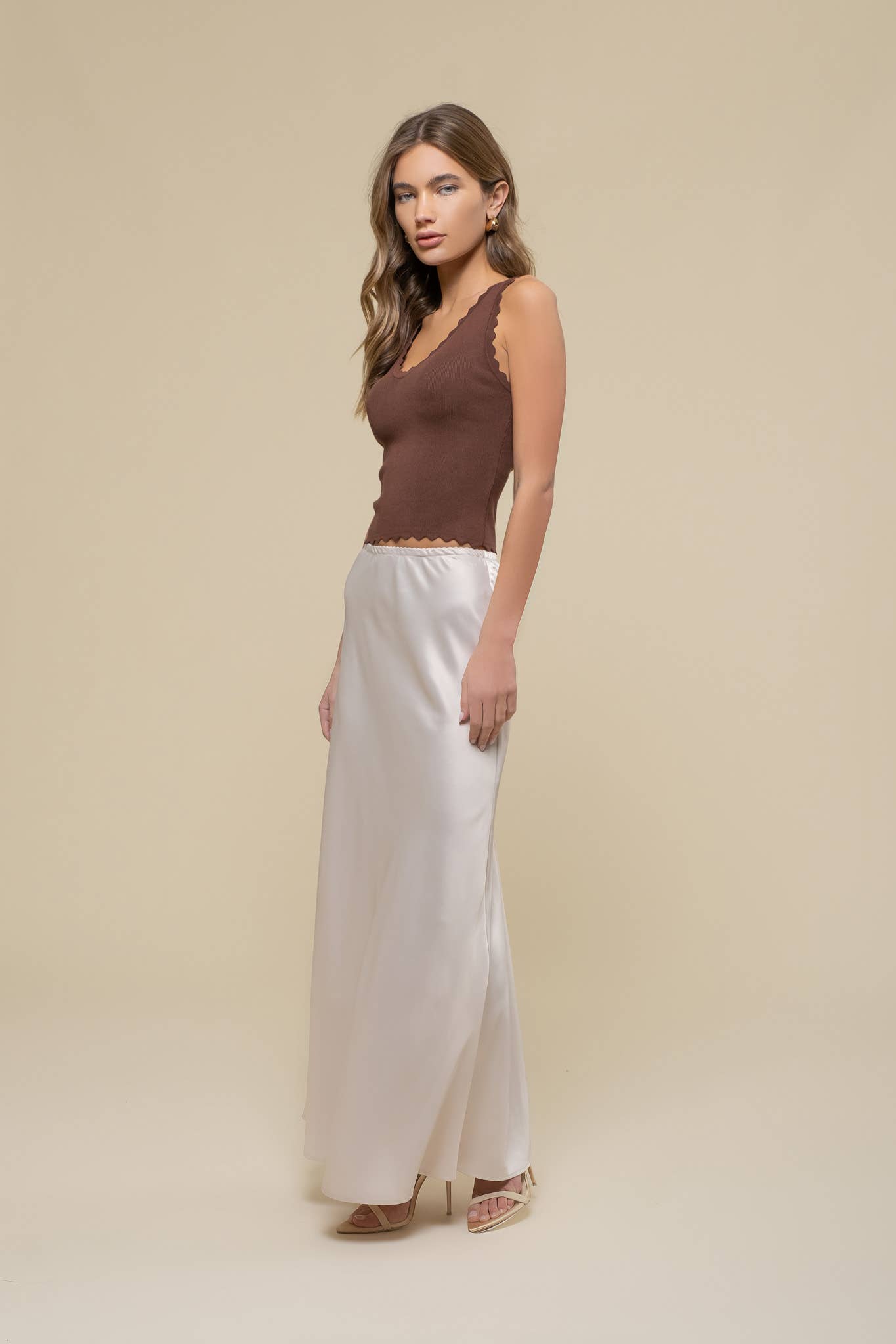 Scallop Edge Sleeveless Top Brown