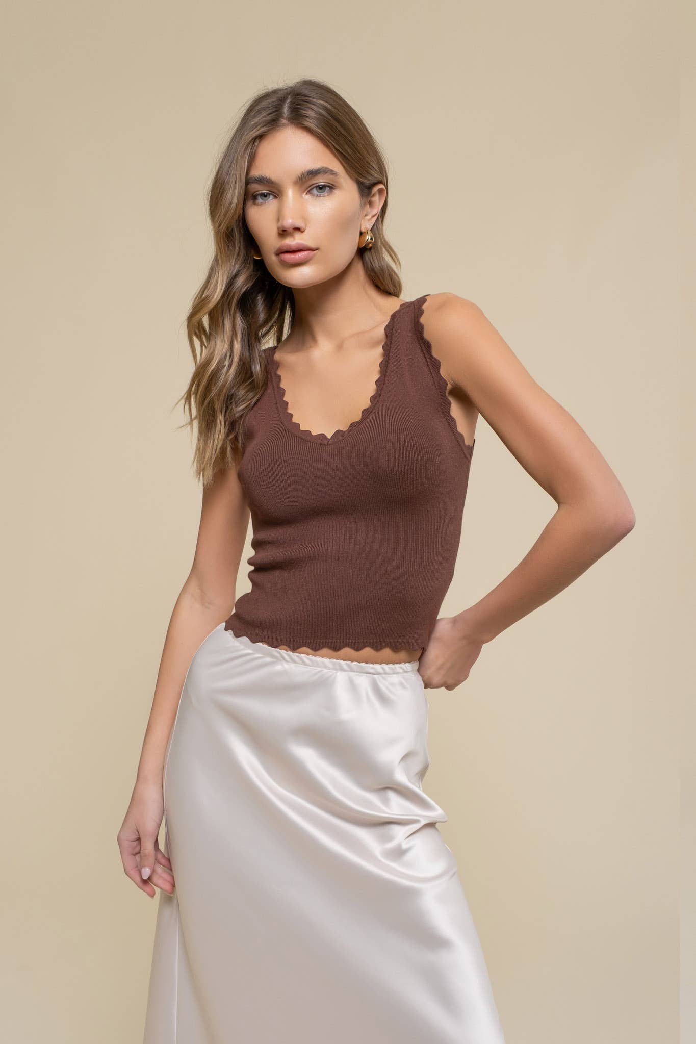 Scallop Edge Sleeveless Top Brown