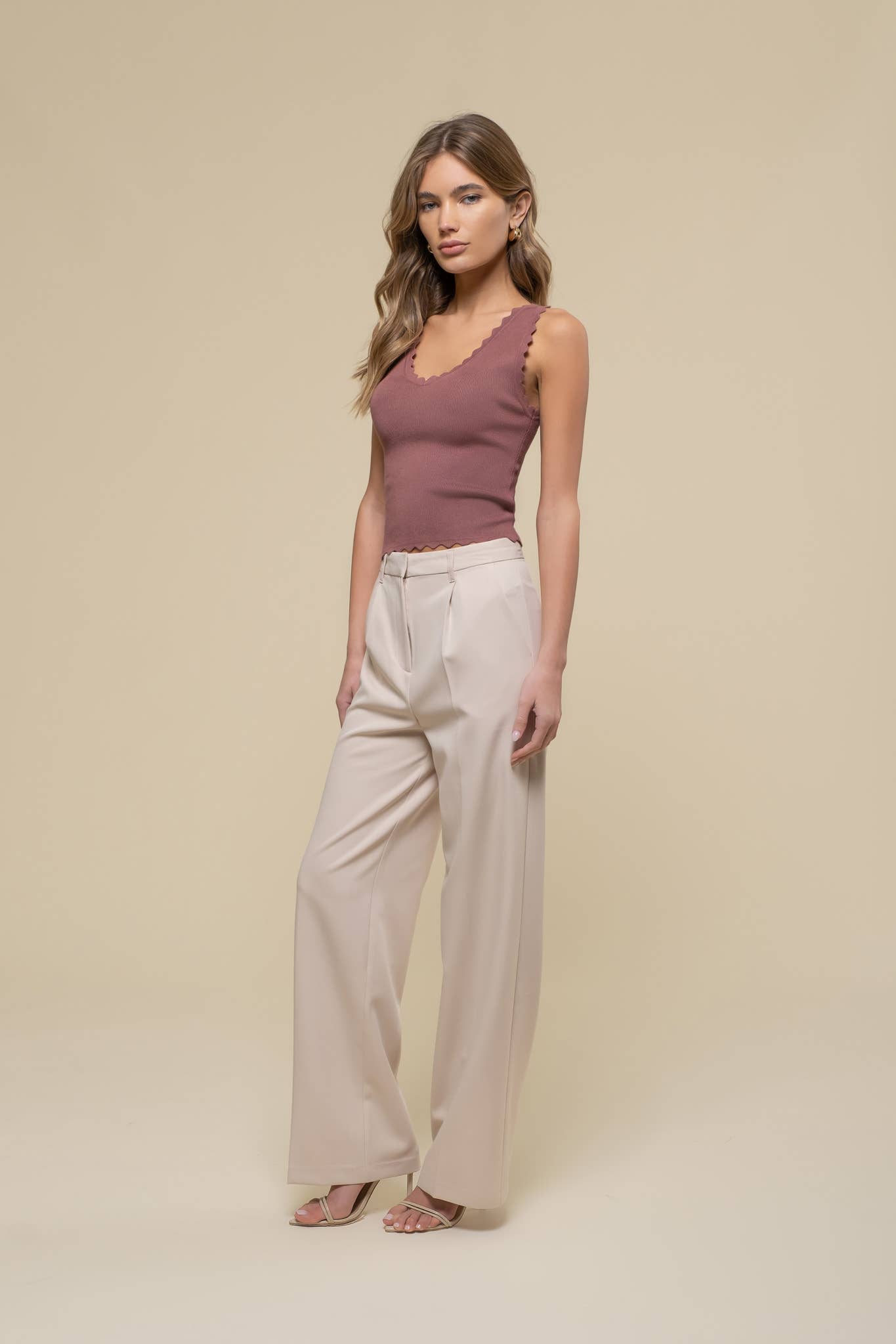 Scallop Edge Sleeveless Top Brown