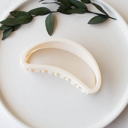 Bean shaped claw Casual design style clip