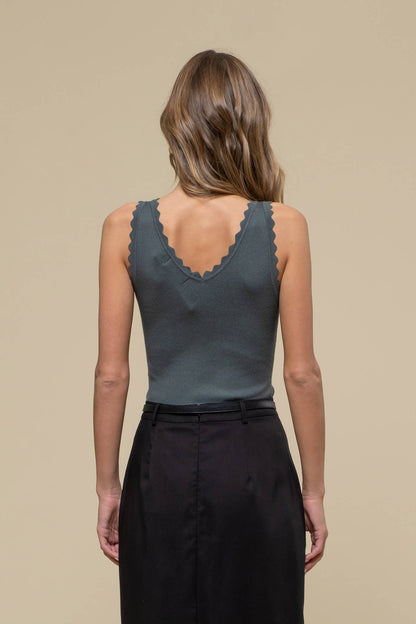 Scallop Edge Tank