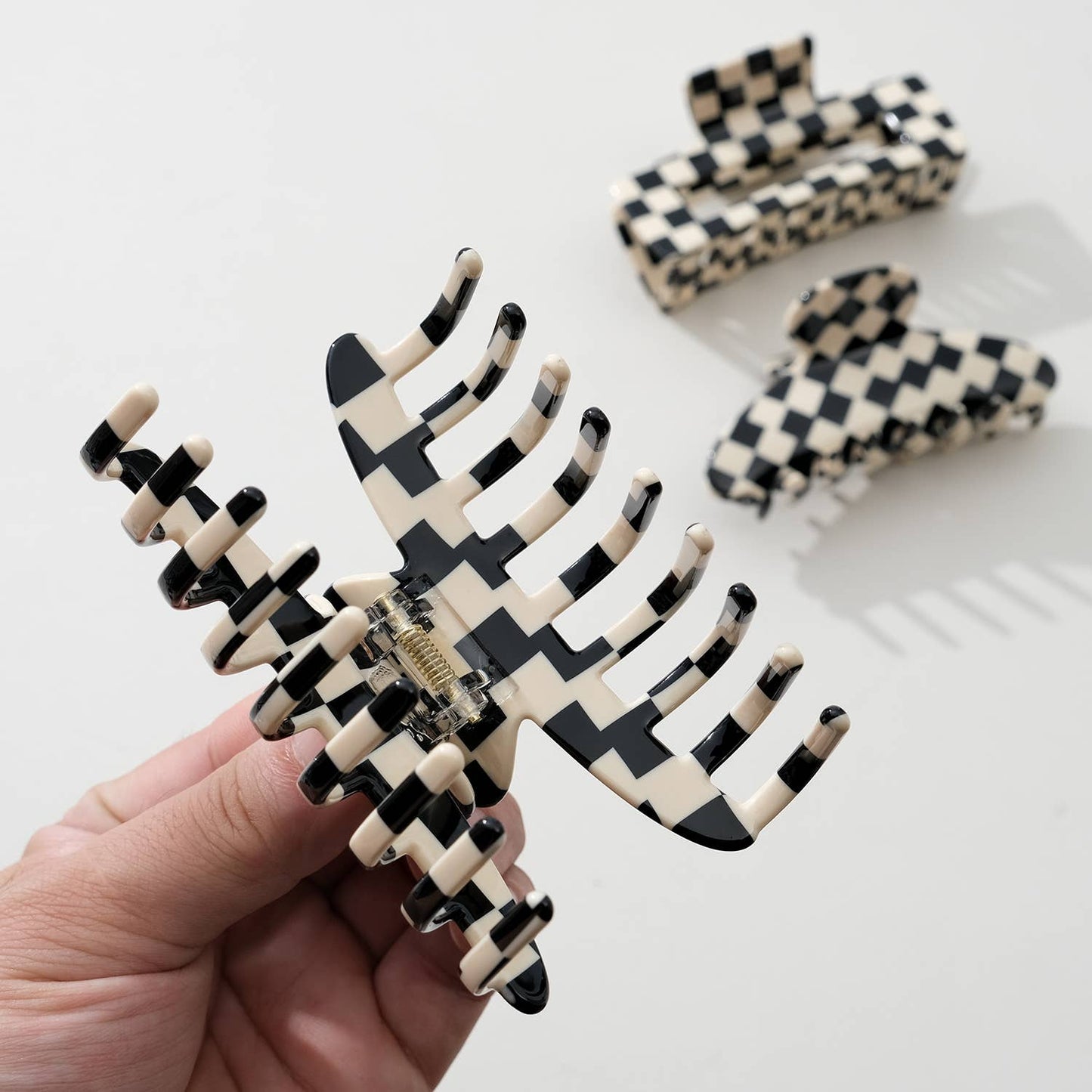 Checkmate Large - Assorted Claw Clips
