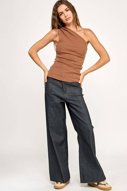 STRETCHY ASYMMETRIC RIBBED TOP